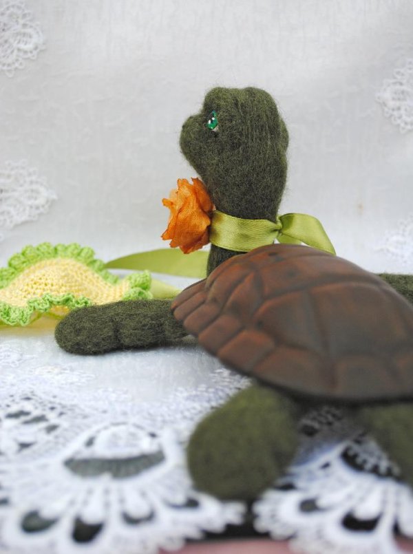 1359311717_ooak_collectible_needle_felted_turtle_6.jpg