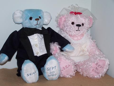 Sean-LisaHolmanWeddingBears.jpg